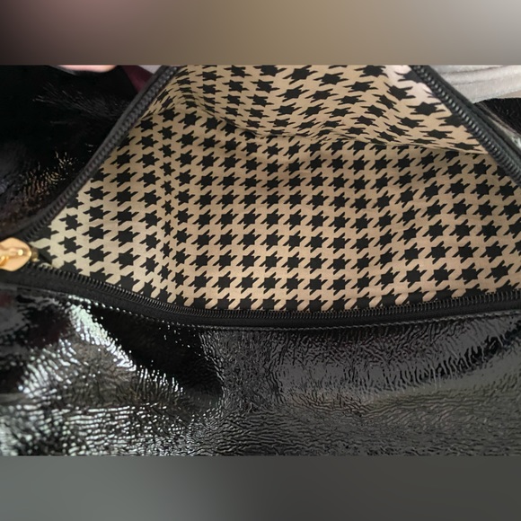 HOBO INTERNATIONAL Black Patent Envelope‎ Clutch Magnetic Fold Flap Purse - Picture 4 of 5